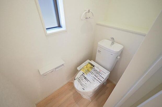 【　トイレ　／　2階　】