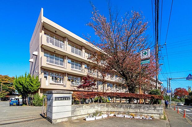 所沢市立椿峰小学校(320m)