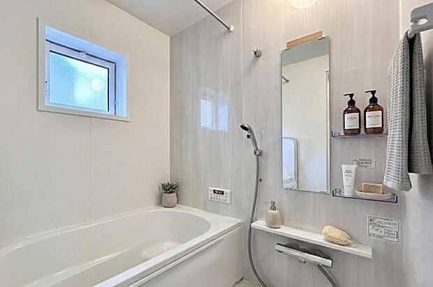 【 浴室 】 浴室乾燥機を搭載した1坪バスルーム。 ※家具や小物はCGによるイメージです