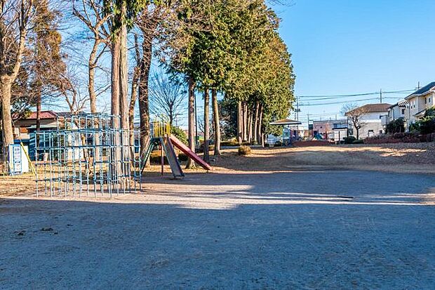 久保稲荷公園 96m