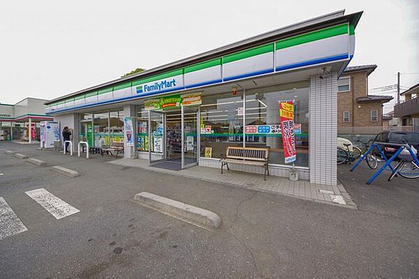 ファミリーマート 入間春日町店 890m