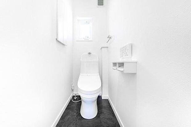 【　トイレ　】ウォシュレット一体型便器。お手入れが簡単なフチなし形状により、いつまでもキレイが続きます（イメージ画像）