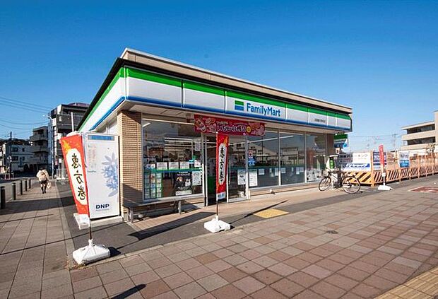 ファミリーマート 武蔵藤沢駅前店 683m