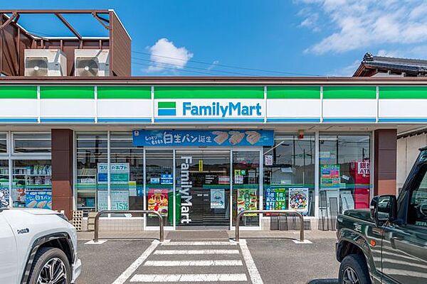 ファミリーマート入間野田店 徒歩6分。 430m