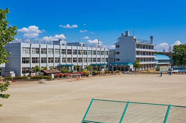 入間市立東金子小学校 徒歩12分。 920m