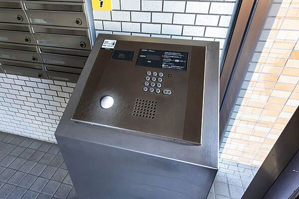 【　エントランス　】安心のオートロックエントランス。