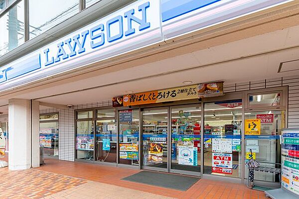 ローソン入間市役所前店 徒歩4分。 270m