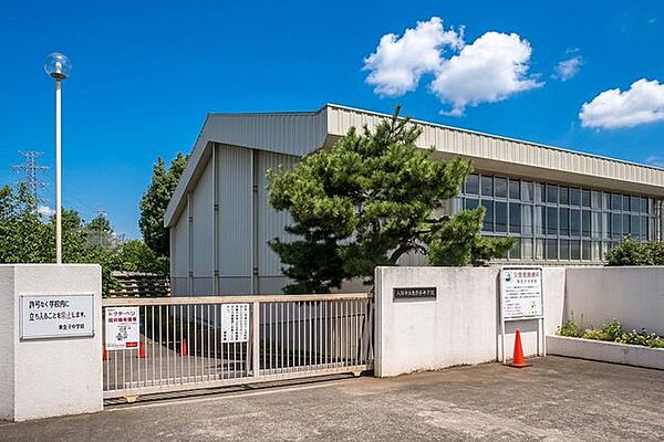 入間市立東金子中学校 徒歩15分。 1200m