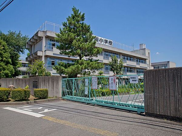 入間市立豊岡小学校 徒歩11分。 820m