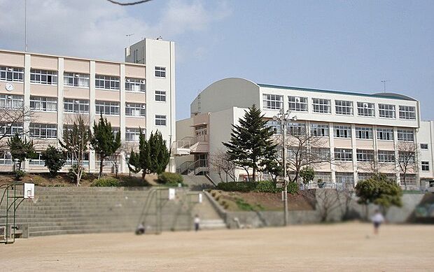 神戸市立白川台中学校