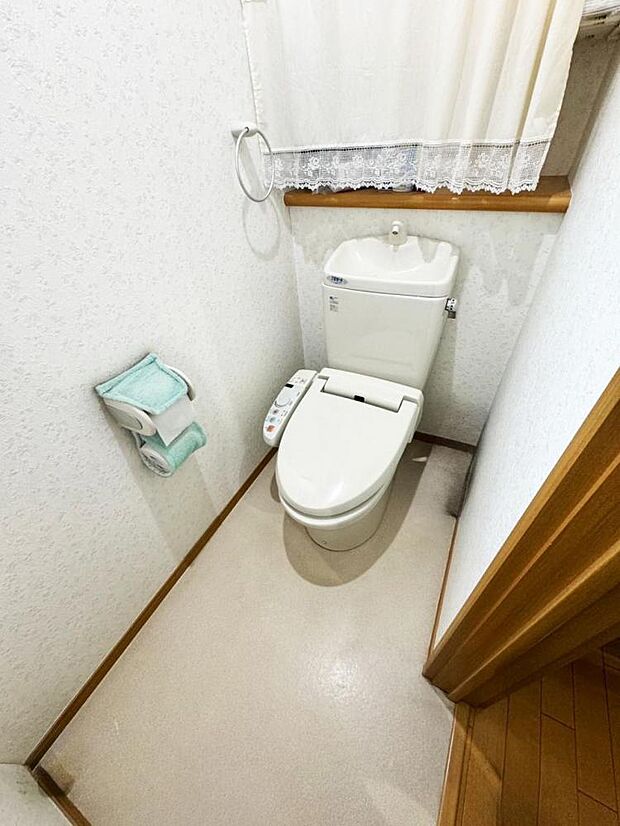 ■窓のあるウォシュレット付トイレ…実はこの空間が一番落ち着く…時も有りますよね。