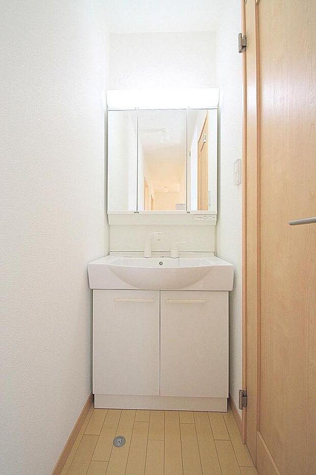 ■2Fトイレ横にも洗面台設置で手洗いスムーズ