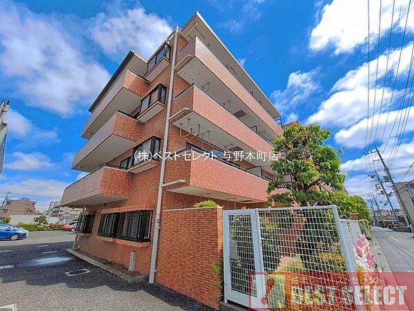 ■客間や寝室等、幅広い用途のリビングに面した和室は寛げる空間