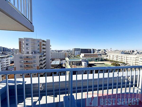 ■9階部分の高さが生み出す抜け感ある眺望。明るさと開放感に包まれる住まい