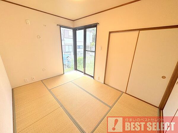 ■客間や寝室等、幅広い用途の和室はイ草の香りでほっと一息寛げる空間