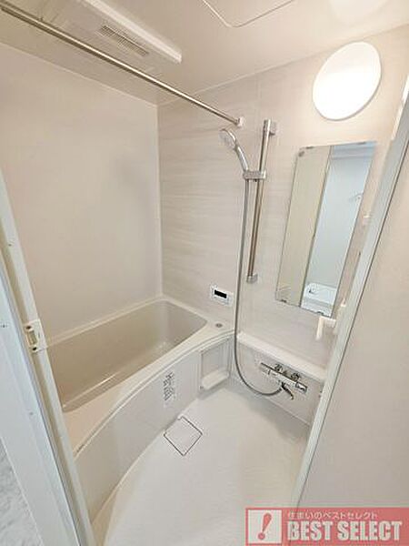■1日の終わりは寛ぎ空間バスルームへ。お気に入りのバスアロマで心身ともに癒されましょう