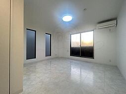 ESCALADE 1階ワンルームのリビング/ダイニング