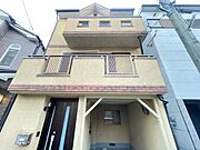 寝屋川公園駅より徒歩6分 築26年3ヶ月 3階建の賃貸物件