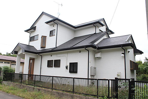 北西側からの外観