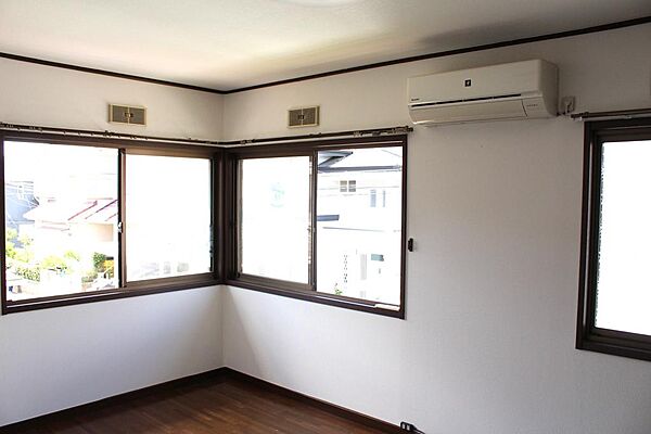 南西角部屋、明るい洋室７帖（２階）