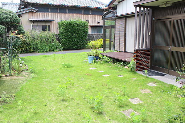 広々としたお庭で家庭菜園楽しめます