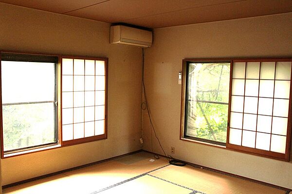 玄関隣には客間にもなる和室６帖