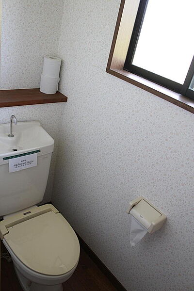 棚付きのトイレ（２F）