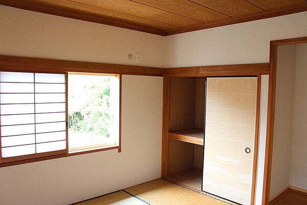 床の間と押入付の和室（２F）