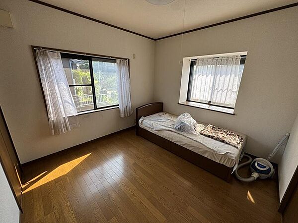 西側の洋室は5．8帖
