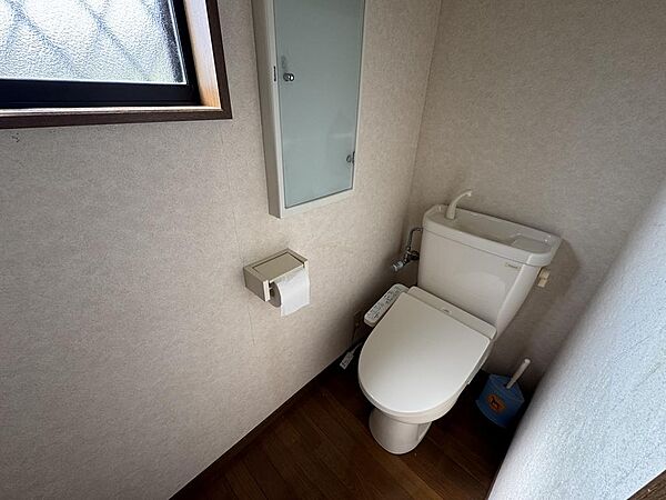 トイレは1階、2階ともに温水洗浄便座つき