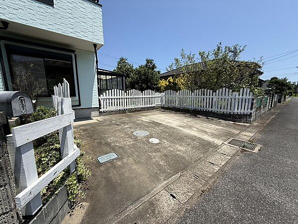 庭も広く、駐車場も二台分