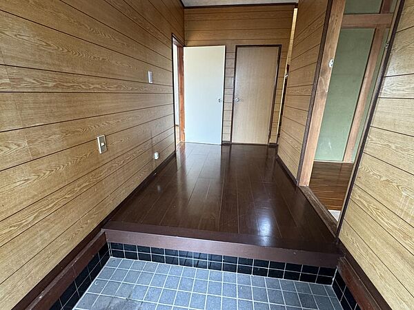 玄関ホール、広々してますね。