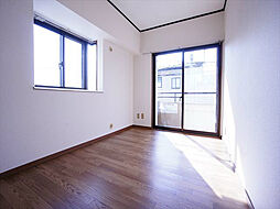 JR総武本線 船橋駅 バス6分 七軒家下車 徒歩1分の賃貸マンション 1階2LDKのリビング/ダイニング