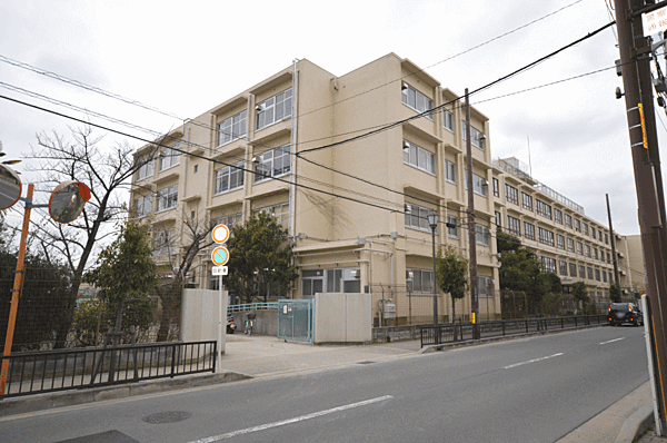 住道南小学校まで徒歩約３分