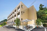 金沢駅よりバス20分 徒歩3分 築4年6ヶ月 3階建の賃貸物件