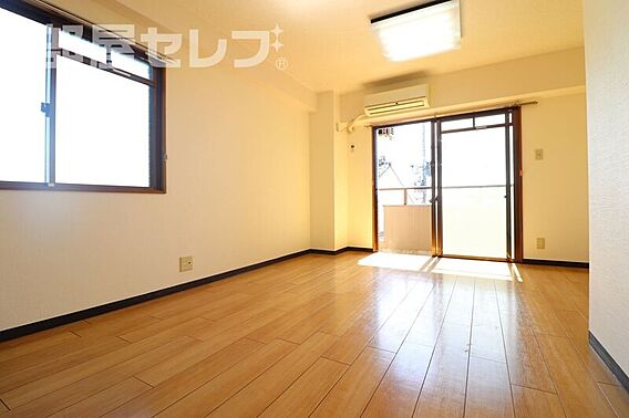 プチファミーユ_内装_0