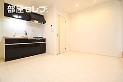 Grandtic Ban 2階ワンルームのリビング/ダイニング