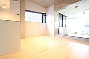 おもしろい形のお部屋になっています
