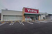V・drug上小田井店 82m