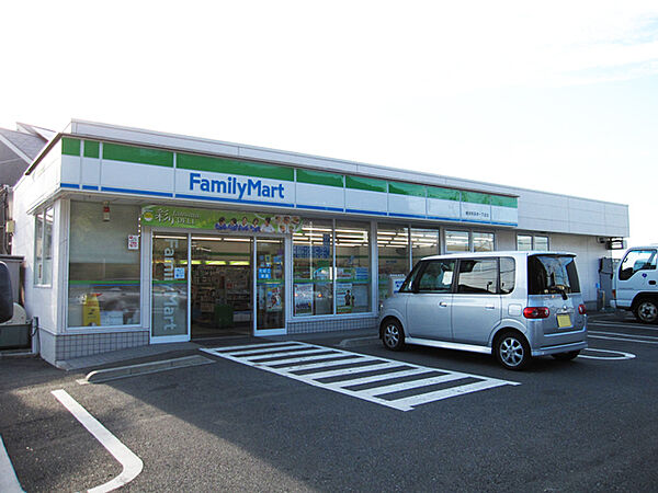 コンビニ　ファミリーマート横須賀長井一丁目店まで1513m　徒歩19分
