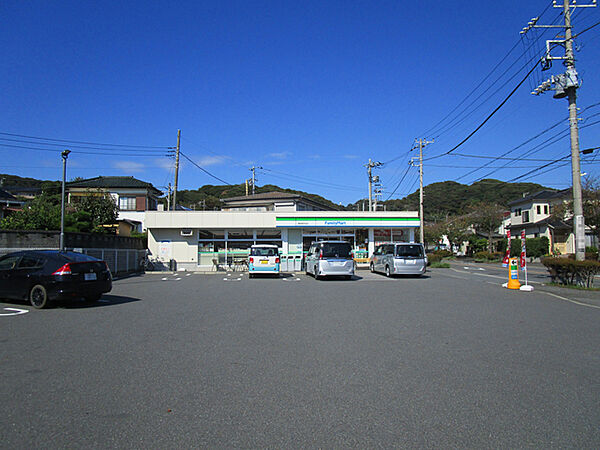 ファミリーマート横須賀芦名店287m