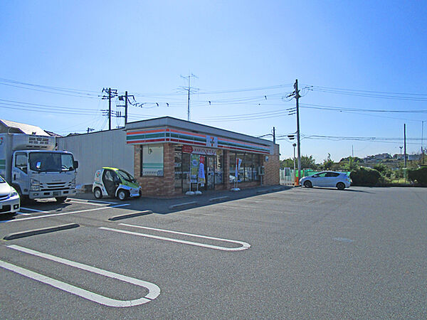 セブンイレブン横須賀芦名店332m