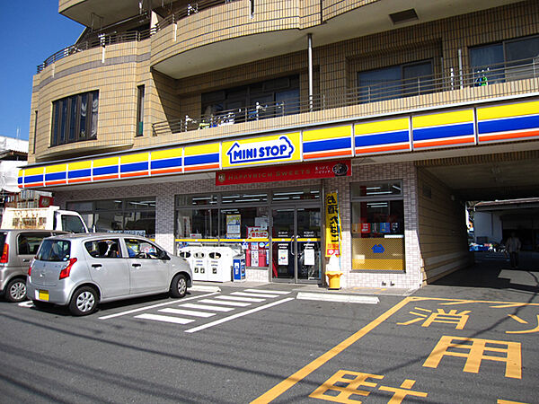 ミニストップ横須賀長坂店756m