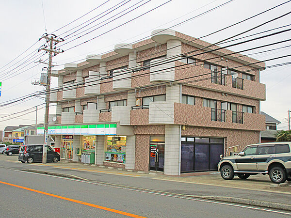 ファミリーマート三崎口店1678m