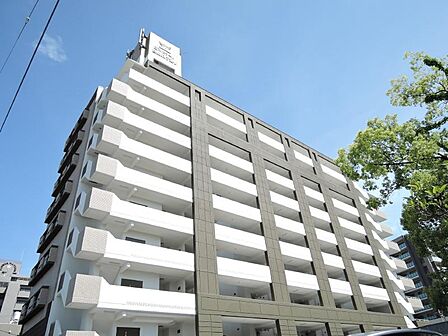 現地外観です。2020年に大規模修繕工事実施しました。