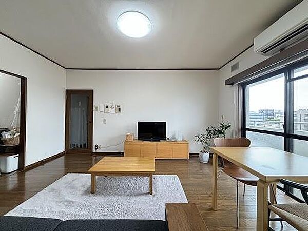 暖かな空間で広さのあるリビング・ダイニングです。