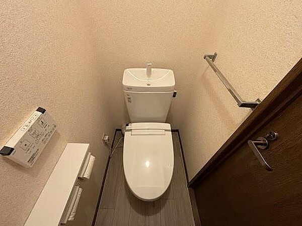 2019年にトイレ交換済みです。ウォシュレット付きです