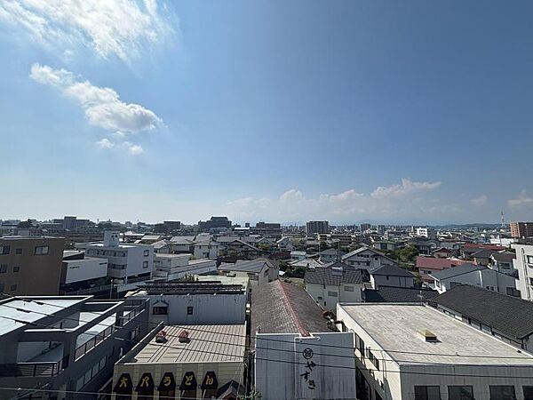 南側は大きな建物がなく、開けた景色です。