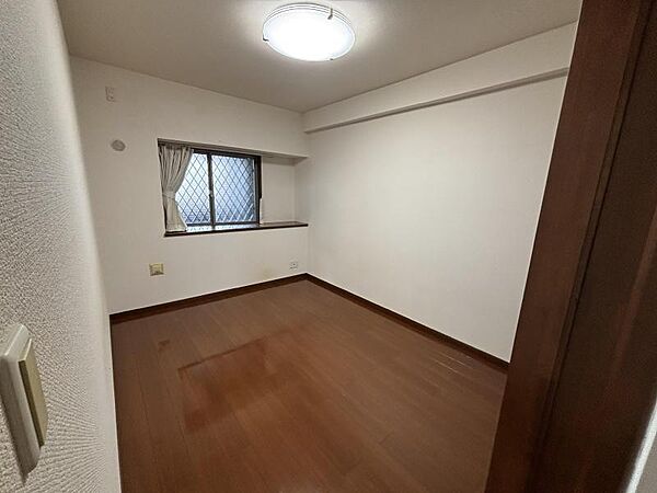 約5帖の洋室は子供部屋にもよさそうです。