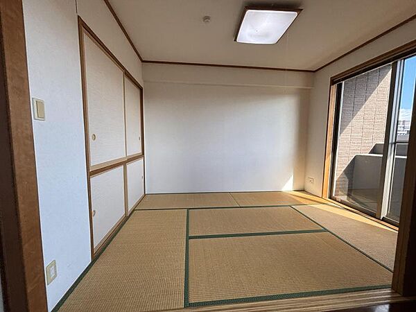 約6帖の和室です。押し入れもあります。